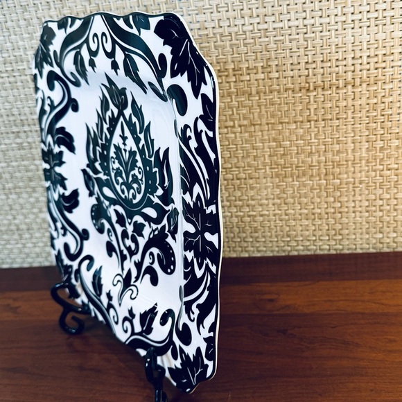 🌟2xHP🌟Muse Damask Black & White Floral Print Porcelain Dish 11" by 222 Fifth - Picture 3 of 6